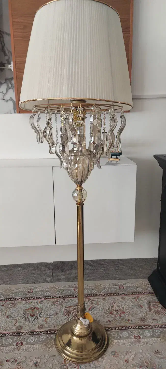 اباژور ایستاده|چراغ خواب و آباژور|نجف‌آباد, امام خمینی|دیوار