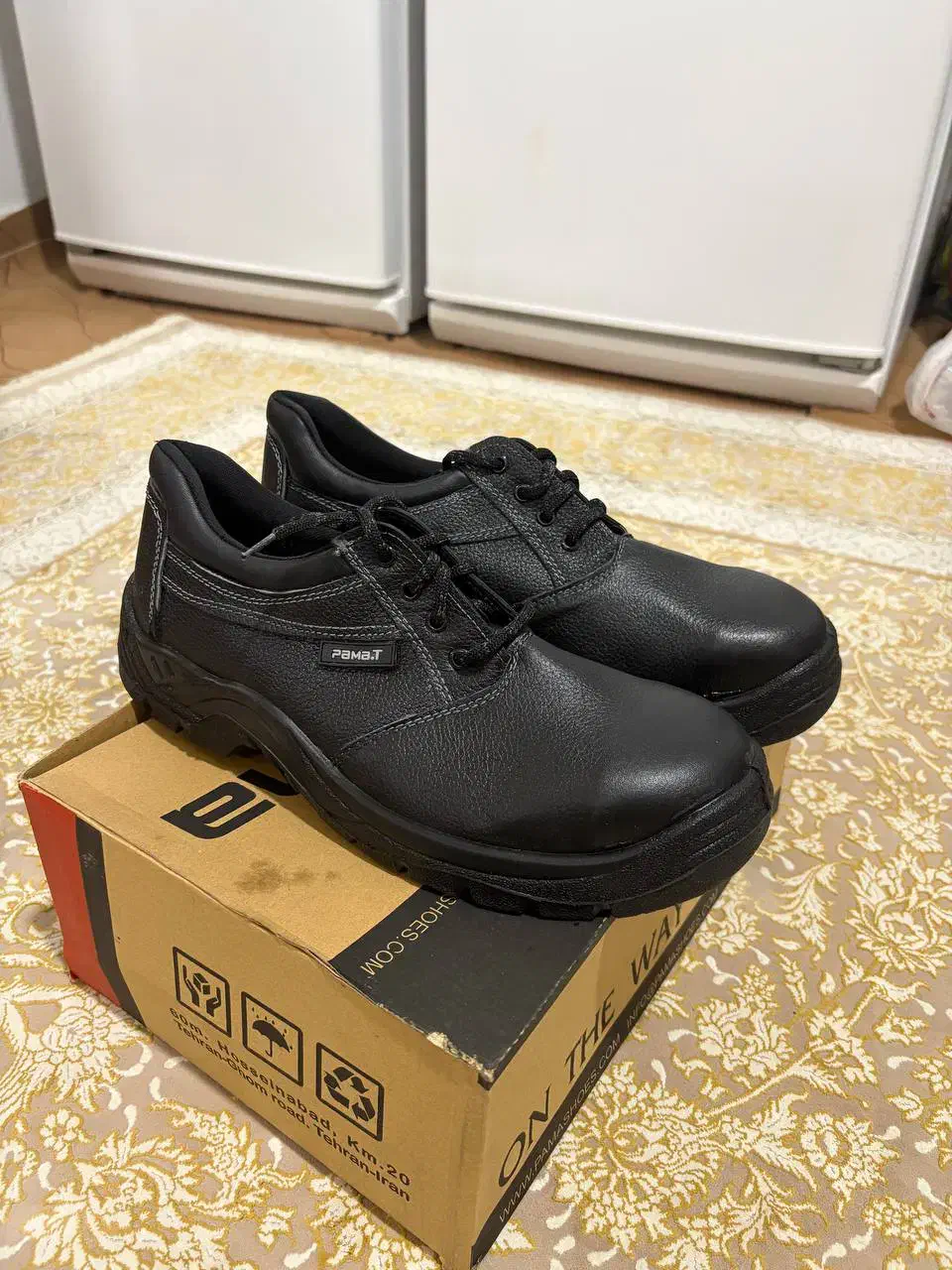 کفش کار|کیف، کفش، کمربند|سمنان, |دیوار