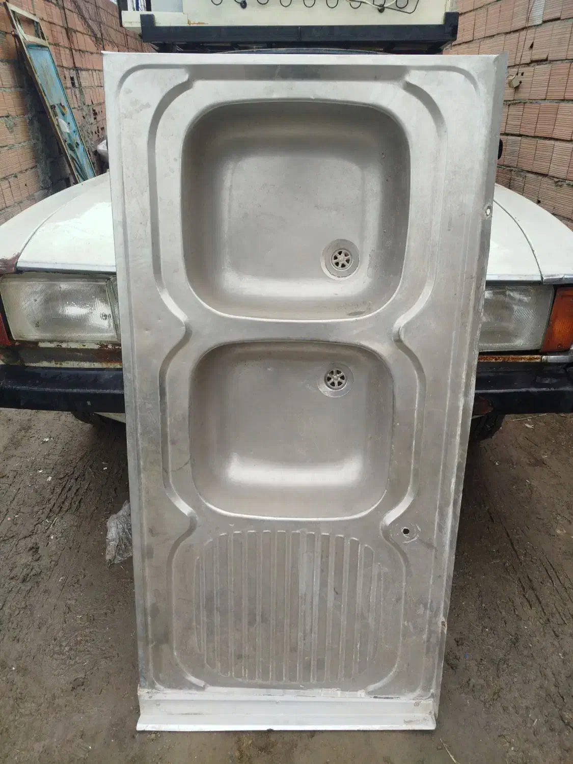 در حیاط تک لت + سینک دوقلو|مصالح و تجهیزات ساختمان|گرگان, |دیوار