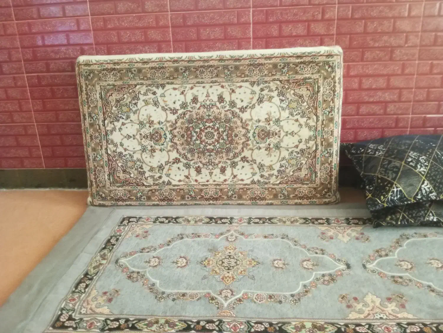 پنچ عددپشتی|پشتی|کرمانشاه, |دیوار