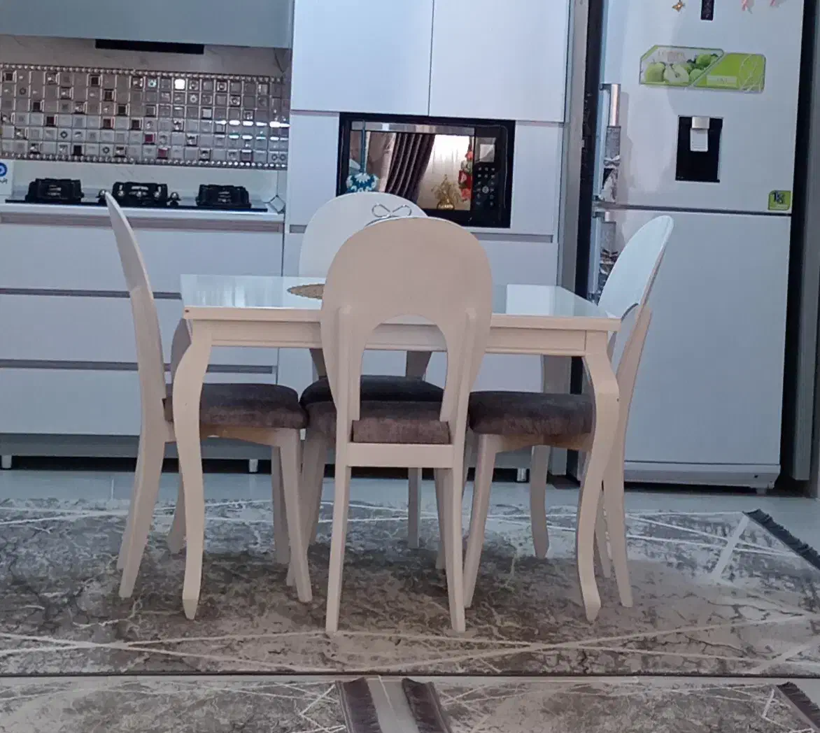 میز نهار خوری|میز و صندلی غذاخوری|میان جلگه, |دیوار