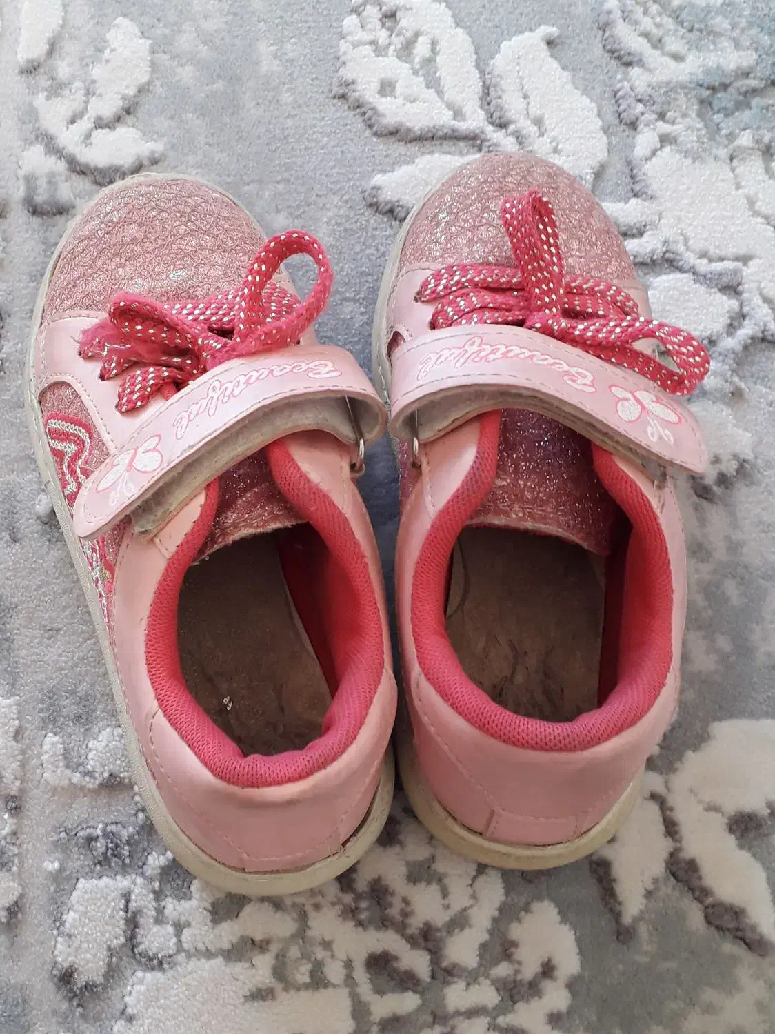 بچگانه|کفش و لباس بچه|قروه, |دیوار