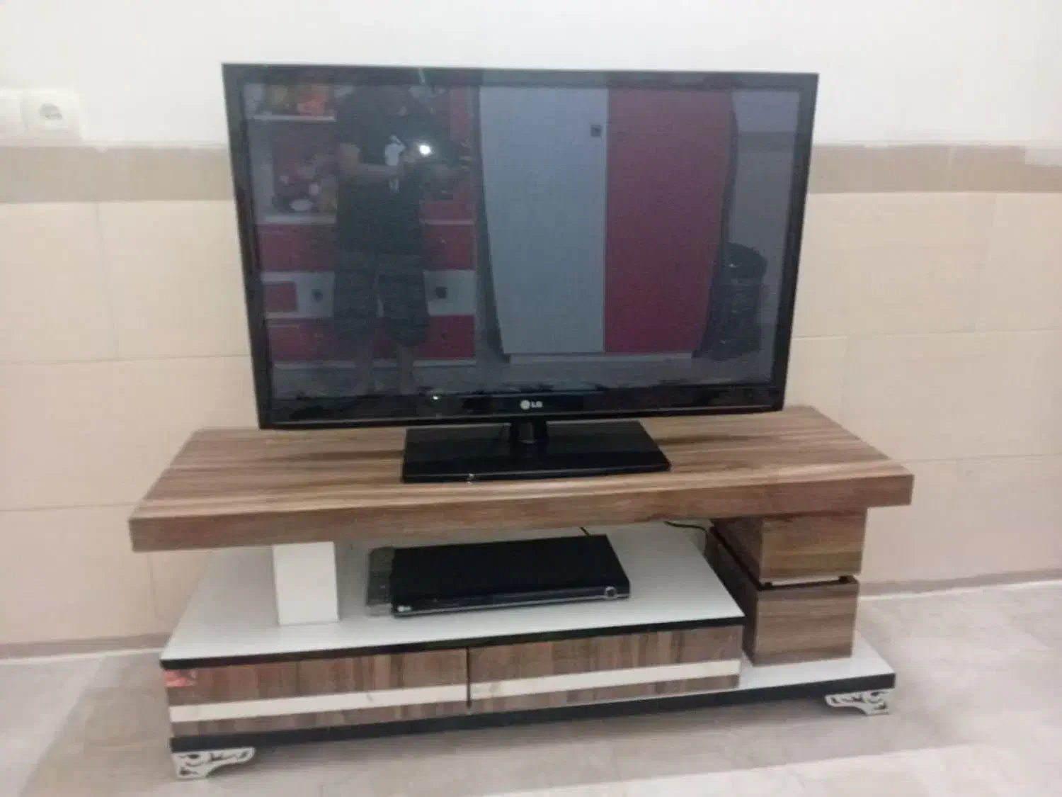 تلویزیون بامیز|تلویزیون و پروژکتور|یزد, |دیوار