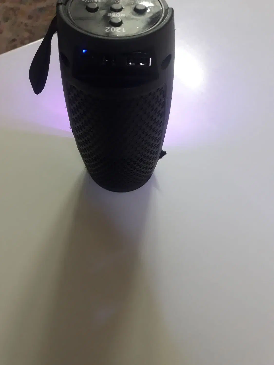 اسپیکر|صوتی و تصویری|قائن, |دیوار