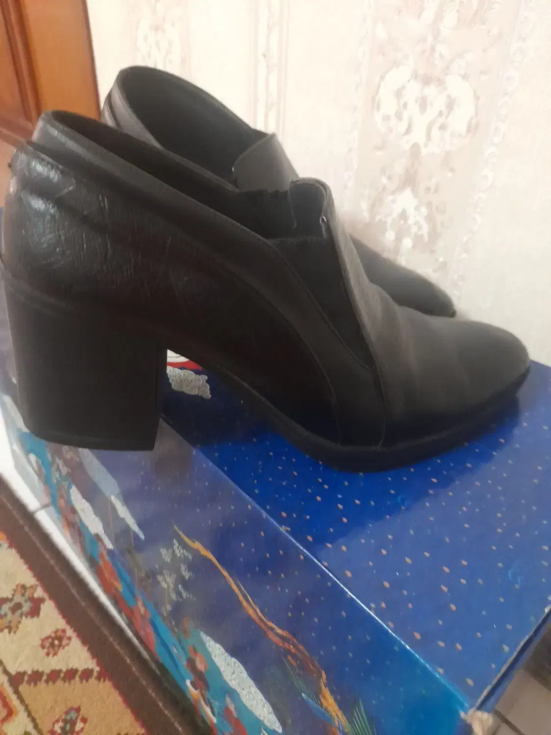 کفش زنانه|کیف، کفش، کمربند|رشت, منظریه|دیوار