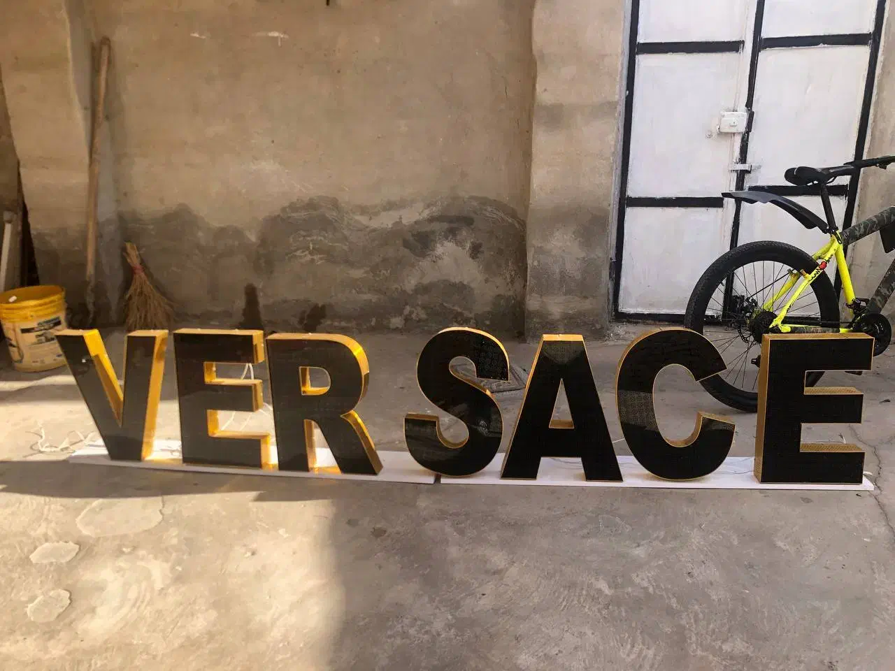 چنلیوم ورساچ سالم تمیز بدون ایراد|فروشگاه و مغازه|قره ضیاالدین, |دیوار