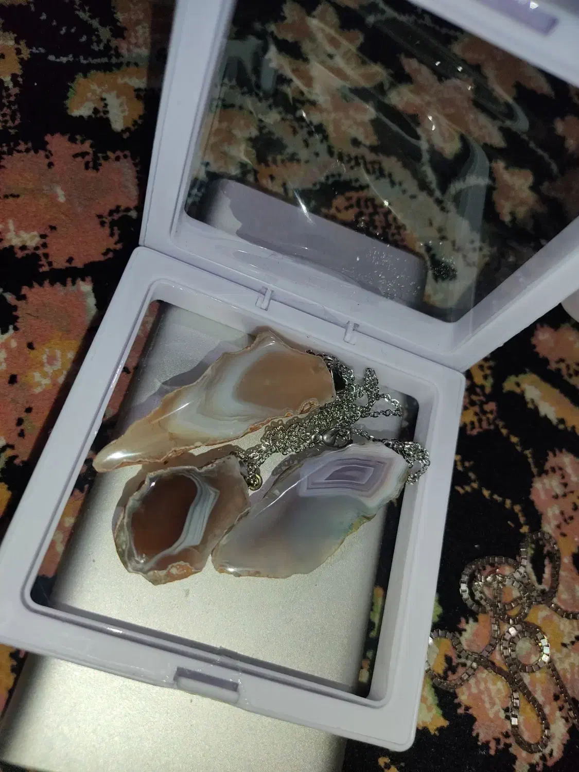 گردن آویز عقیق|جواهرات|محلات, |دیوار