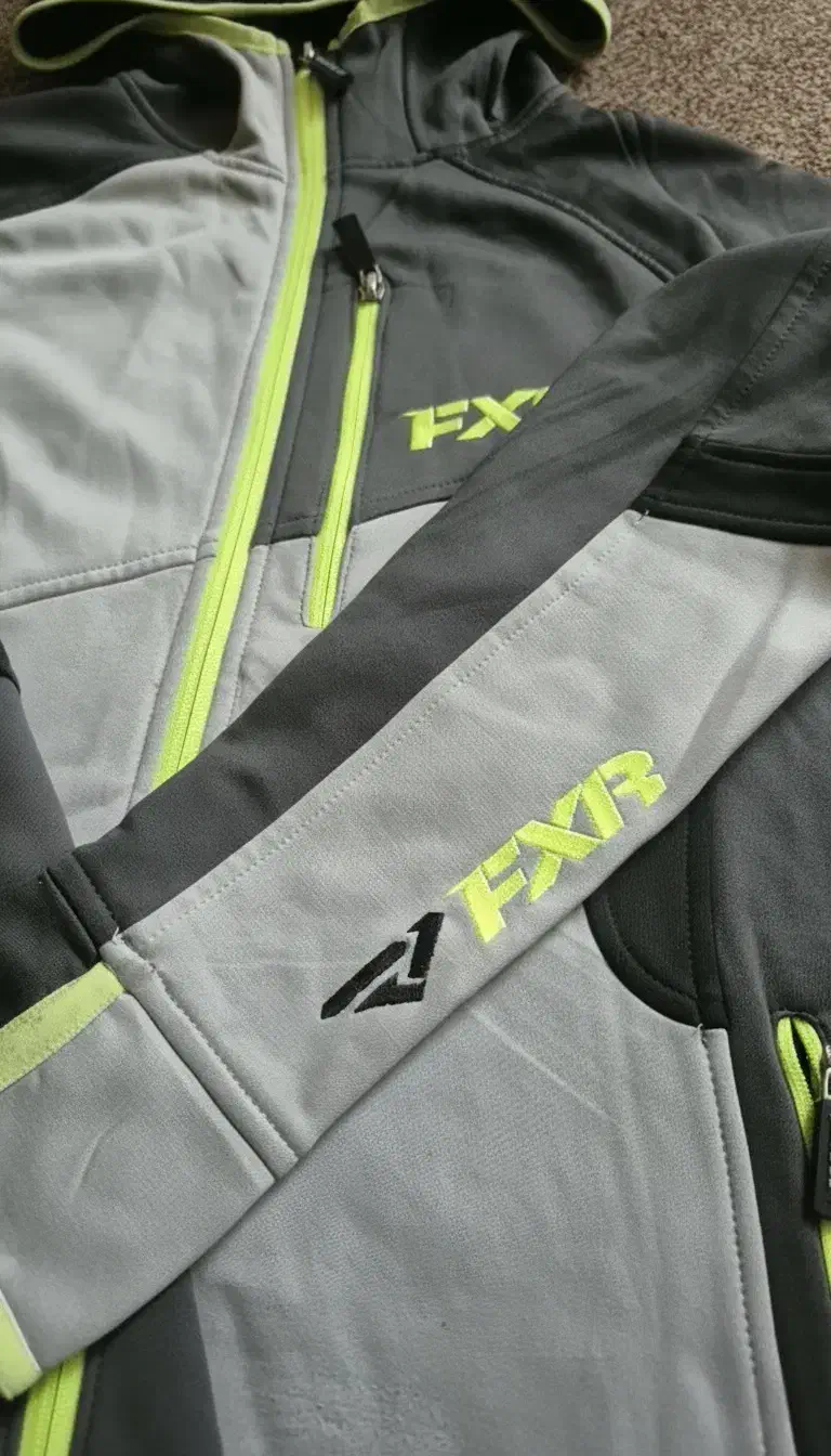 گرمکن ورزشی برند FXR|لباس|شیراز, قلعه شاهزاده بیگم|دیوار