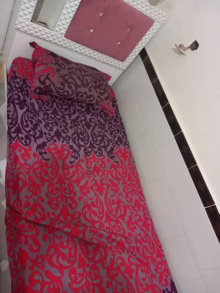 تخت خواب یک نفره  و تشک|تخت و سرویس خواب|مرودشت, فاز دوم شهرک فرهنگیان|دیوار