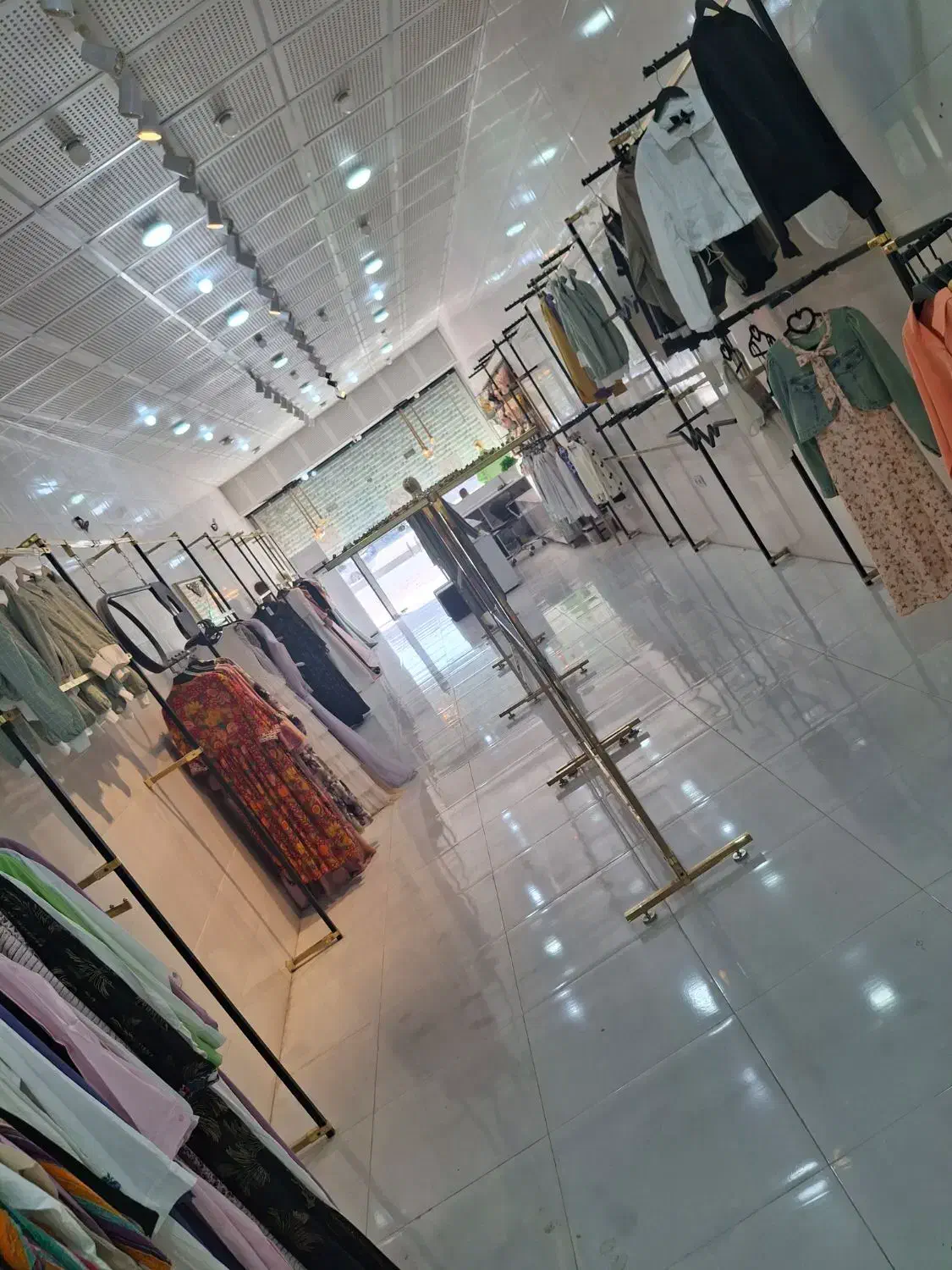 واگذاری مغازه در  دهشیخ  وسط بازار بهترین موقعیت|اجارهٔ مغازه و غرفه|لامرد, |دیوار