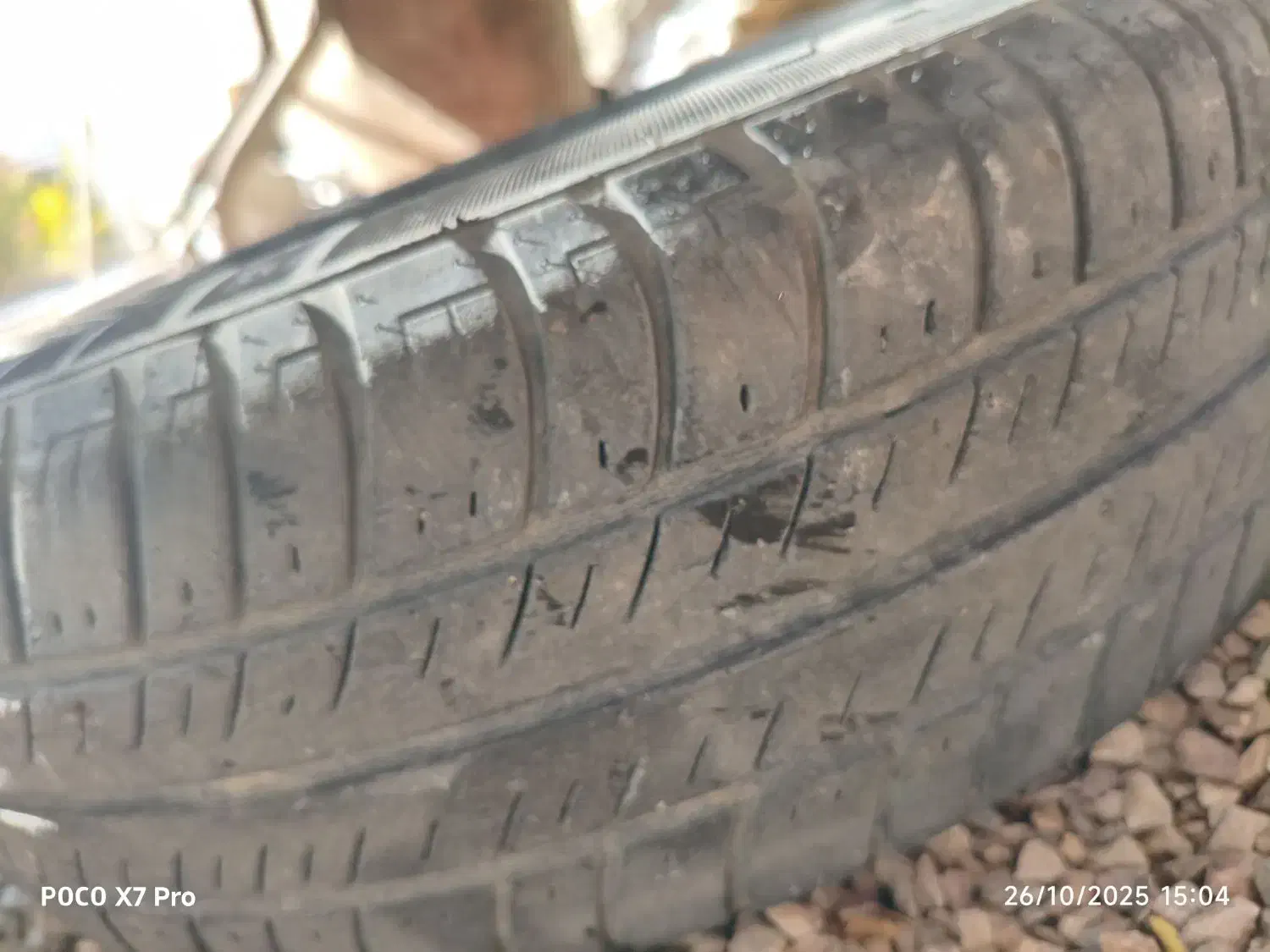 لاستیک بارز کارکرده پیکان و پیکانت و کارتل تمیز|قطعات یدکی و لوازم جانبی|فلارد, |دیوار