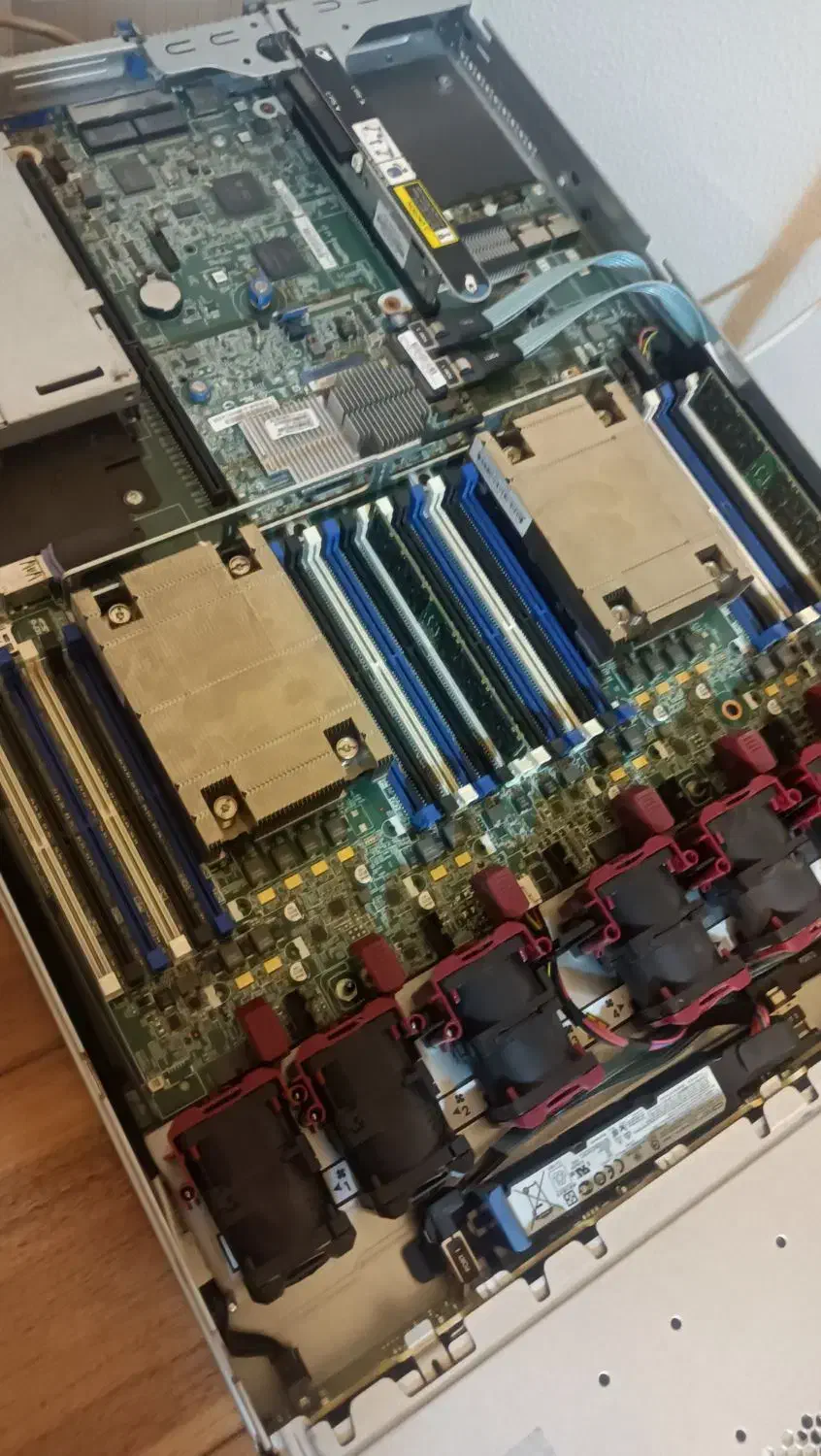 سرور HP DL360 G9|مودم و تجهیزات شبکه|اصفهان, پروین|دیوار