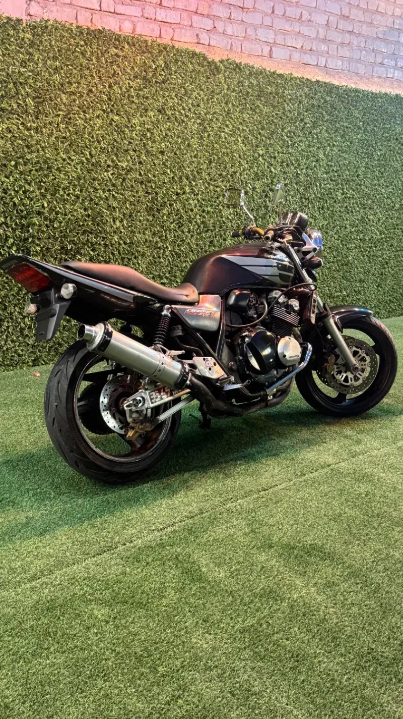 Cb400|موتورسیکلت|صدرا-فارس, فاز ۱|دیوار