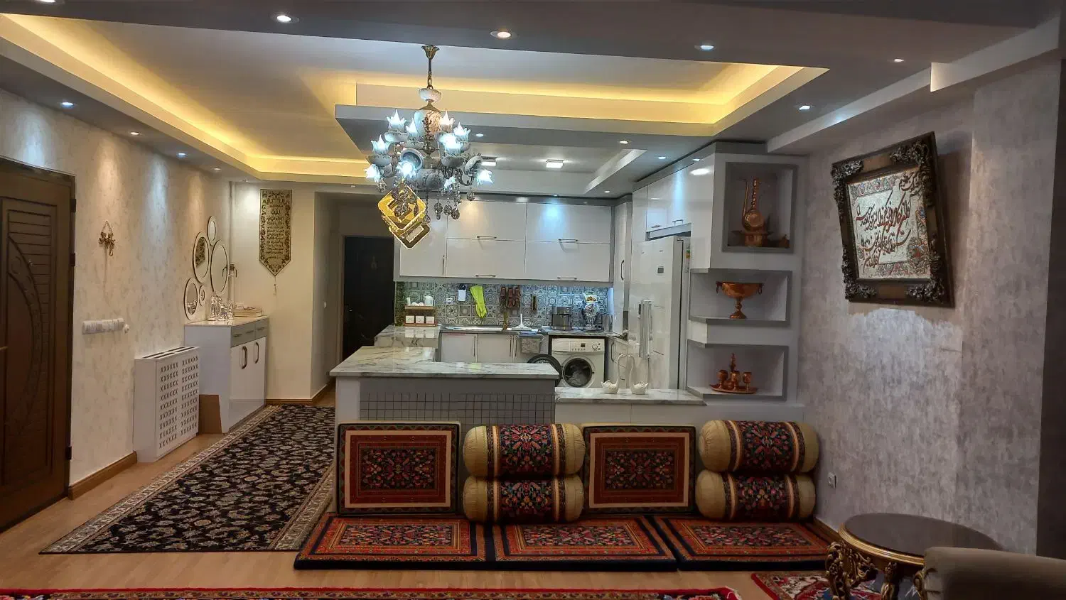 شاه نشین ۳ متری|پشتی|تبریز, |دیوار