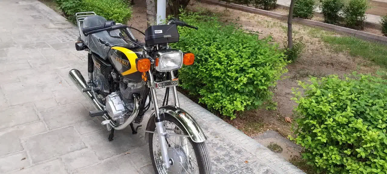 موتور هندا ۴۰۲ با لاستیک نو کویر نو ۱۸۵/۶۵/۱۴|موتورسیکلت|اصفهان, خانه اصفهان|دیوار