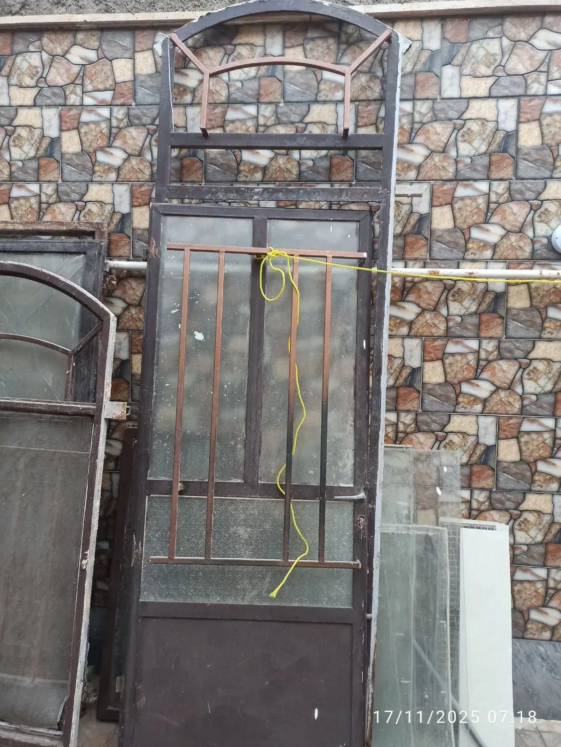 درب و پنجره آهنی و درب چوبی|مصالح و تجهیزات ساختمان|ساوه, |دیوار