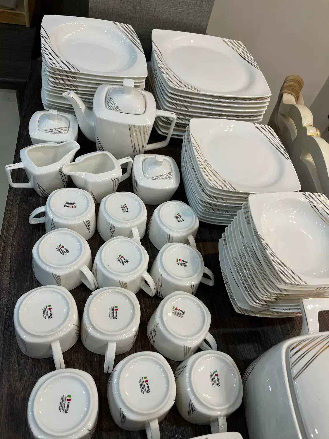 سرویس چینی ۹۸ پارچ ایتالیایی|ظروف سرو و پذیرایی|شیراز, شهرک ایثار|دیوار