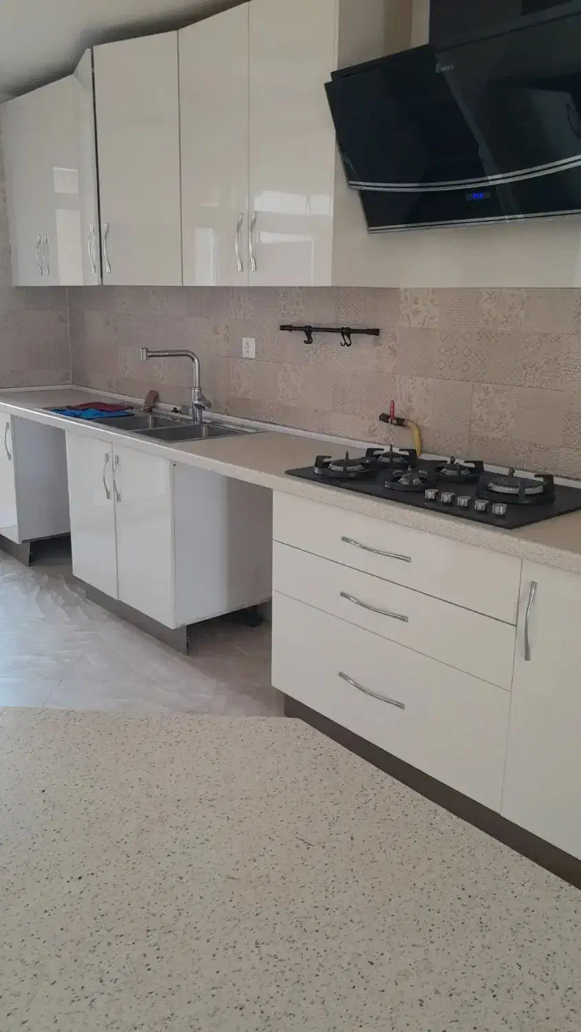 شیخ بهایی شمالی 125 م 2 خوابه 5 ساله قابل تبدیل