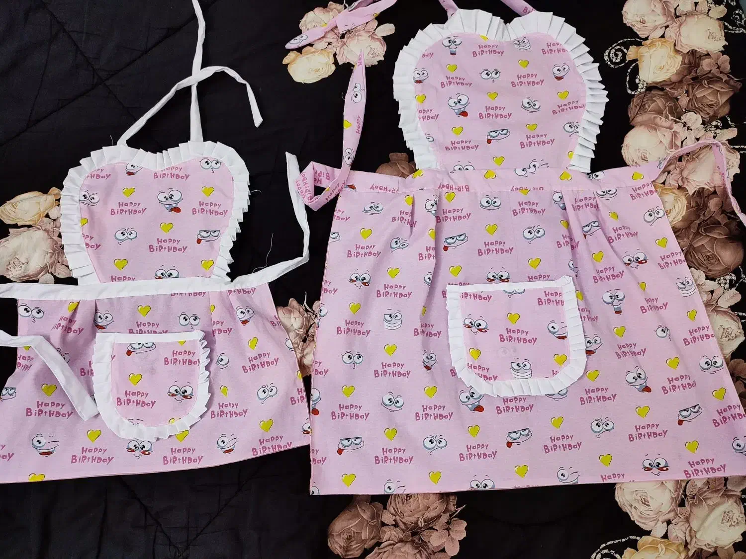 پیشبند مادر دختری شکیل|سفره، حوله، دستمال آشپزخانه|رشت, فلسطین|دیوار