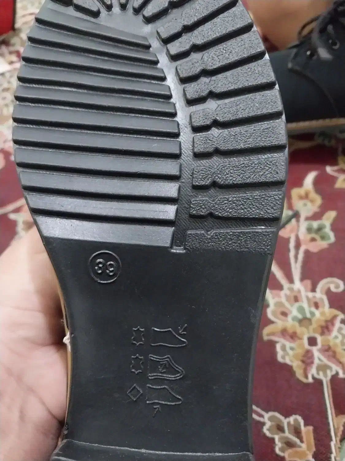 کفش|کیف، کفش، کمربند|کاشان, شاهد|دیوار