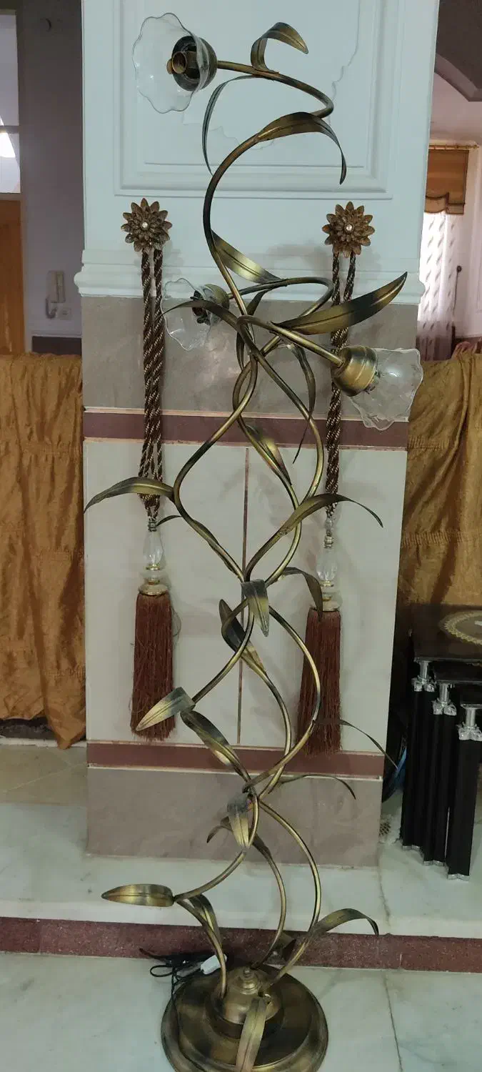 آباژور .چراغ خواب ایستاده ، قابل جابجایی در مکان .|چراغ خواب و آباژور|زاهدان, |دیوار