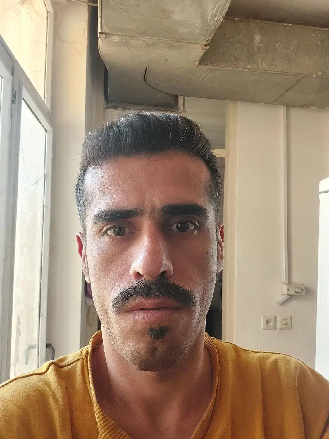 کارگر کاشی کارم|استخدام معماری، عمران و ساختمانی|کرمانشاه, |دیوار