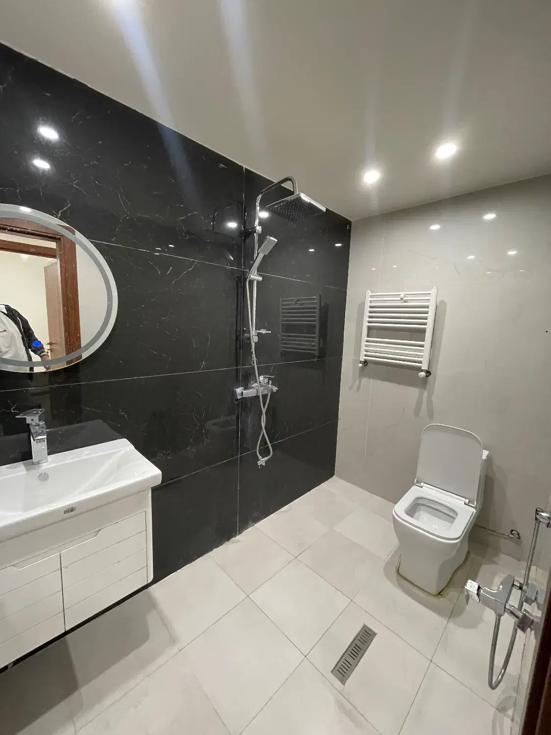 ۱۴۰متر۳خواب ۱خواب مستر نوساز شخصی ساز چیتگر کوهک