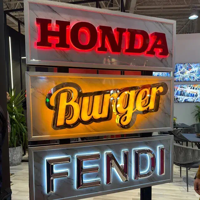 تابلو تبلیغاتی/ چلنیوم / نئون/ روان / بنر|خدمات پیشه و مهارت|ساوه, |دیوار