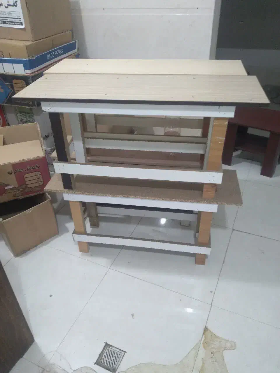 نمیکت چوبی    ، و میز کامپیوتر|میز تحریر و کامپیوتر|پیشوا, |دیوار