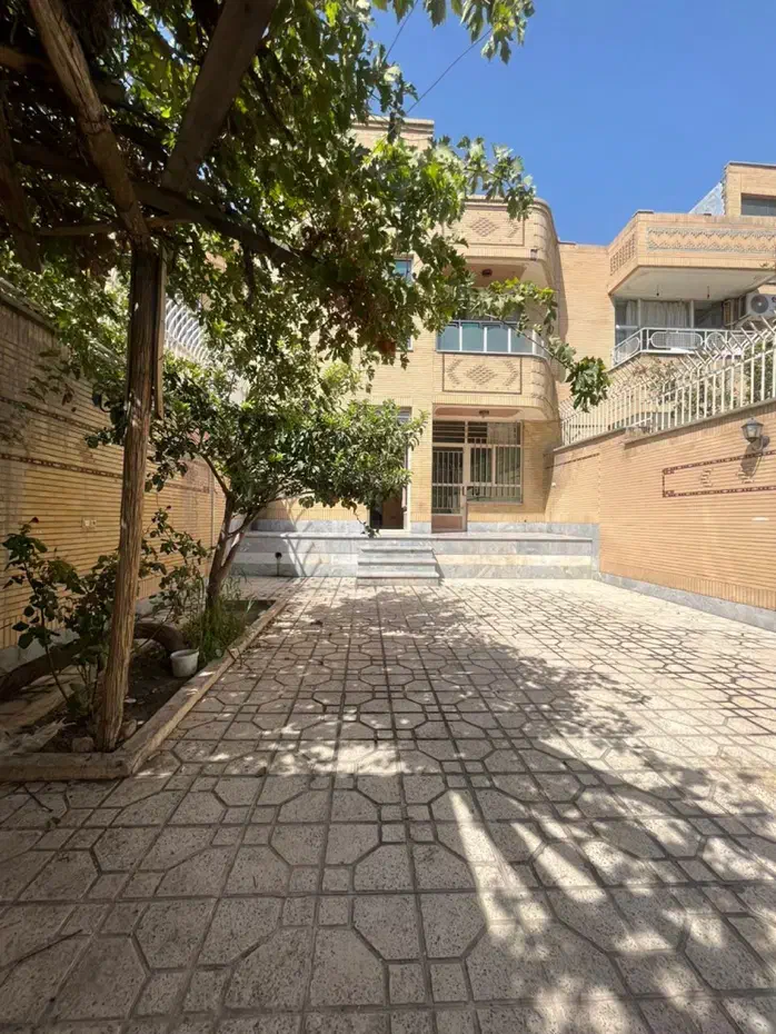 ۱۷۰ متر منزل مسکونی/قیمت ویژه/فوری (خوش نقشه)|فروش خانه و ویلا|فولادشهر, B2|دیوار