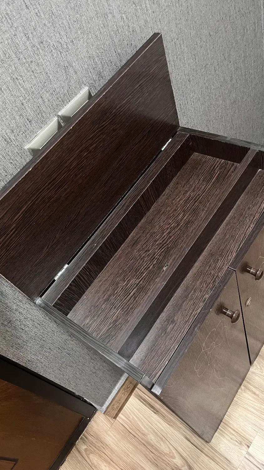 جا کفشی|جاکفشی، کمد، دراور|بابل, |دیوار