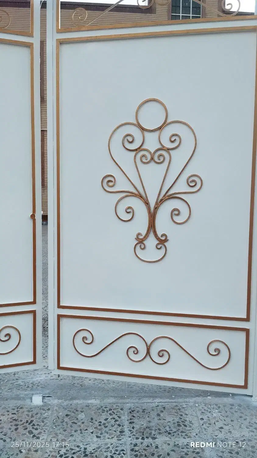 رنگ آمیزی درب و پنجره دیواربا قیمت منصفانه ومناسب|خدمات پیشه و مهارت|دزفول, |دیوار