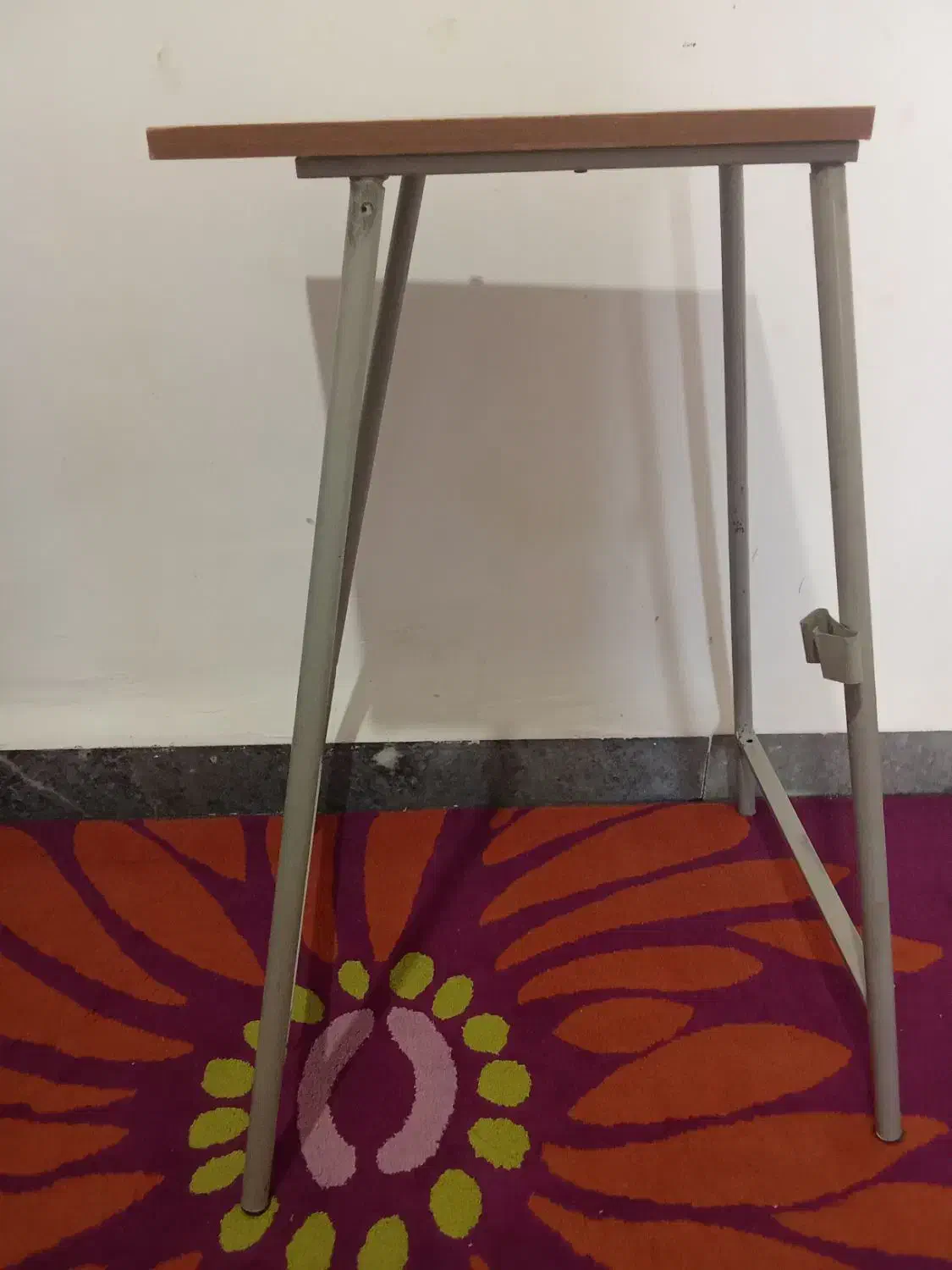 میز مخصوص چرخ سردوز|چرخ خیاطی و ریسندگی|ایلام, |دیوار