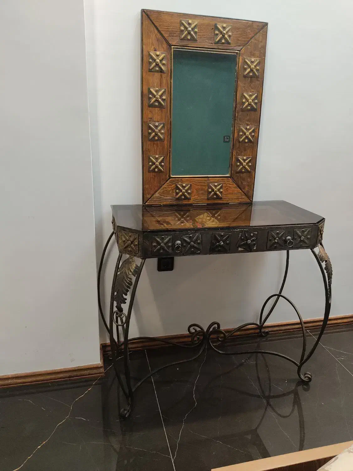 تخت فرفورژه اینه فرفروژه|تخت و سرویس خواب|مشهد, فردوسی|دیوار