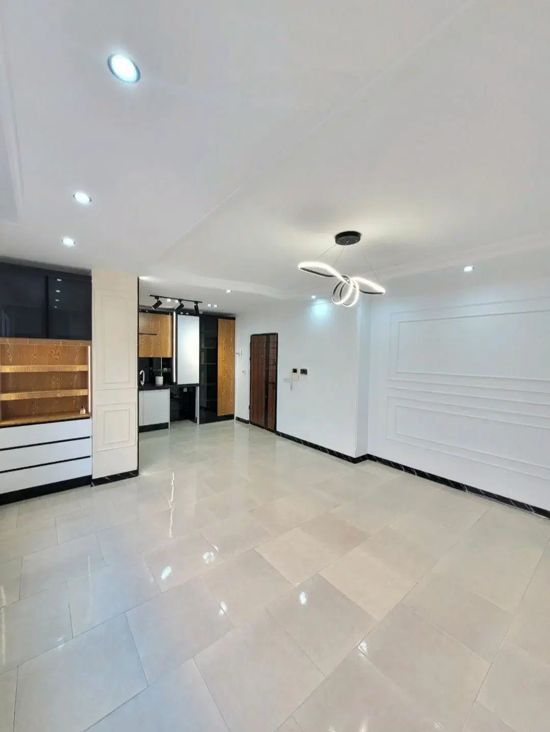 فروش آپارتمان ۸۶ متری / قلب شهر / قیمت مناسب|فروش آپارتمان|هشتگرد, شهرک آپادانا|دیوار