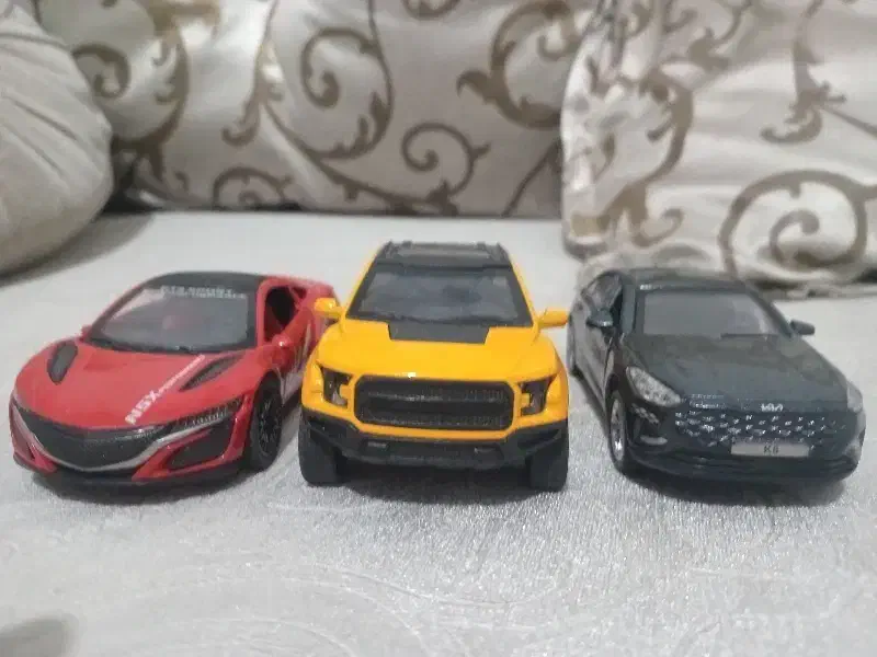 سه عدد ماشین فلزی|اسباببازی|اندیشه, اندیشه فاز ۲|دیوار