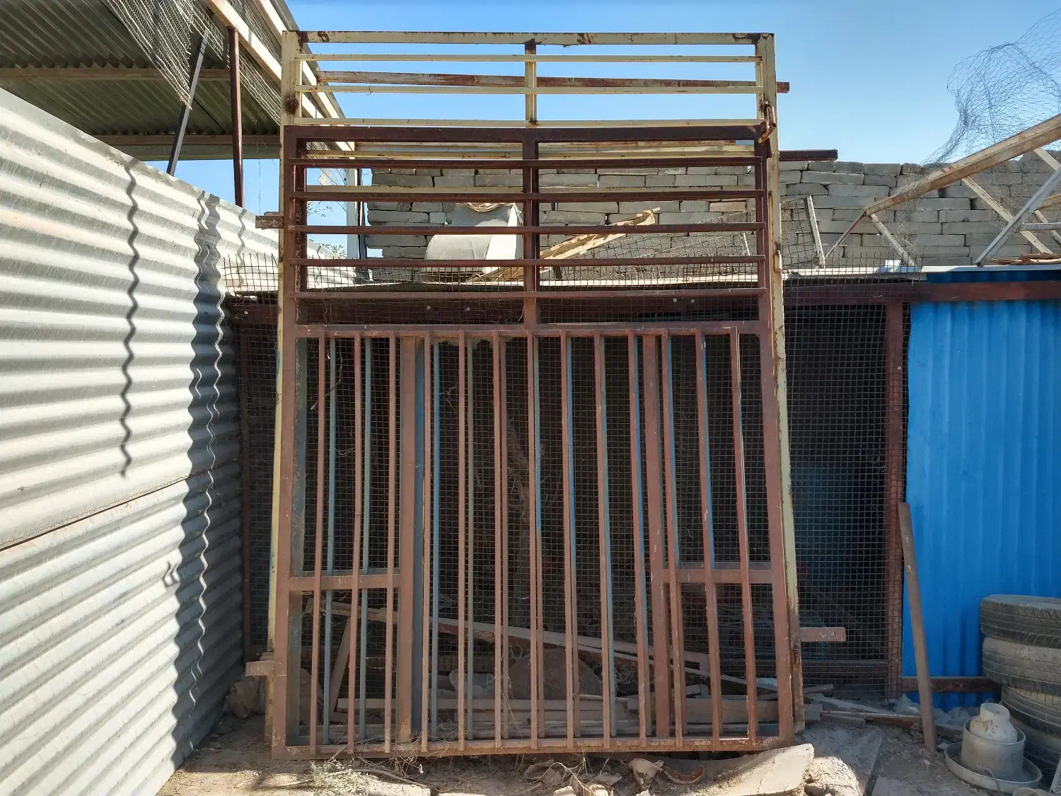 فروش درب و پنجره فلزی دست دوم|مصالح و تجهیزات ساختمان|کرمان, |دیوار