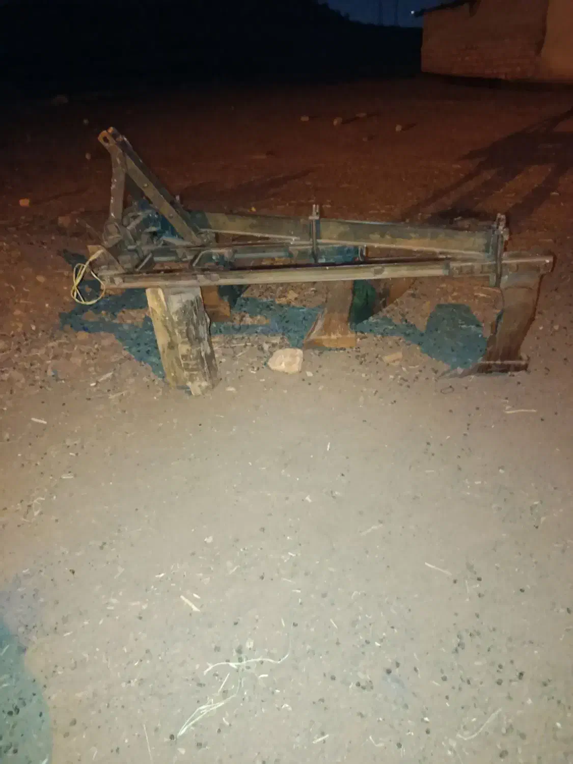 گاوآهن رومانی بسیار تمیز|ماشین‌آلات صنعتی|ویسیان, |دیوار