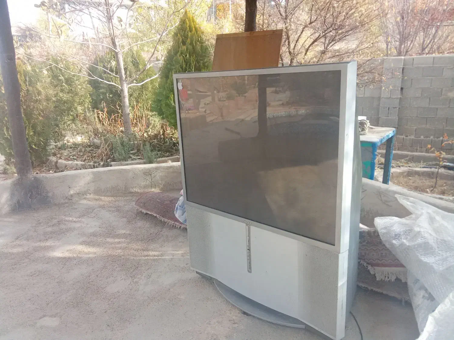 تلویزیون سونی خیلی قدیمی و البته سالم|تلویزیون و پروژکتور|ارژن, |دیوار