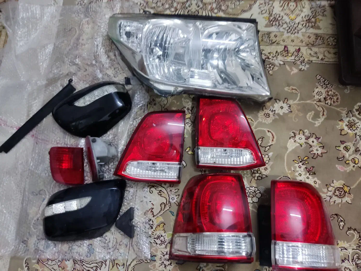 چراغ عقب وجلولندکروز2010|قطعات یدکی و لوازم جانبی|تهران, شهرک فرهنگیان|دیوار