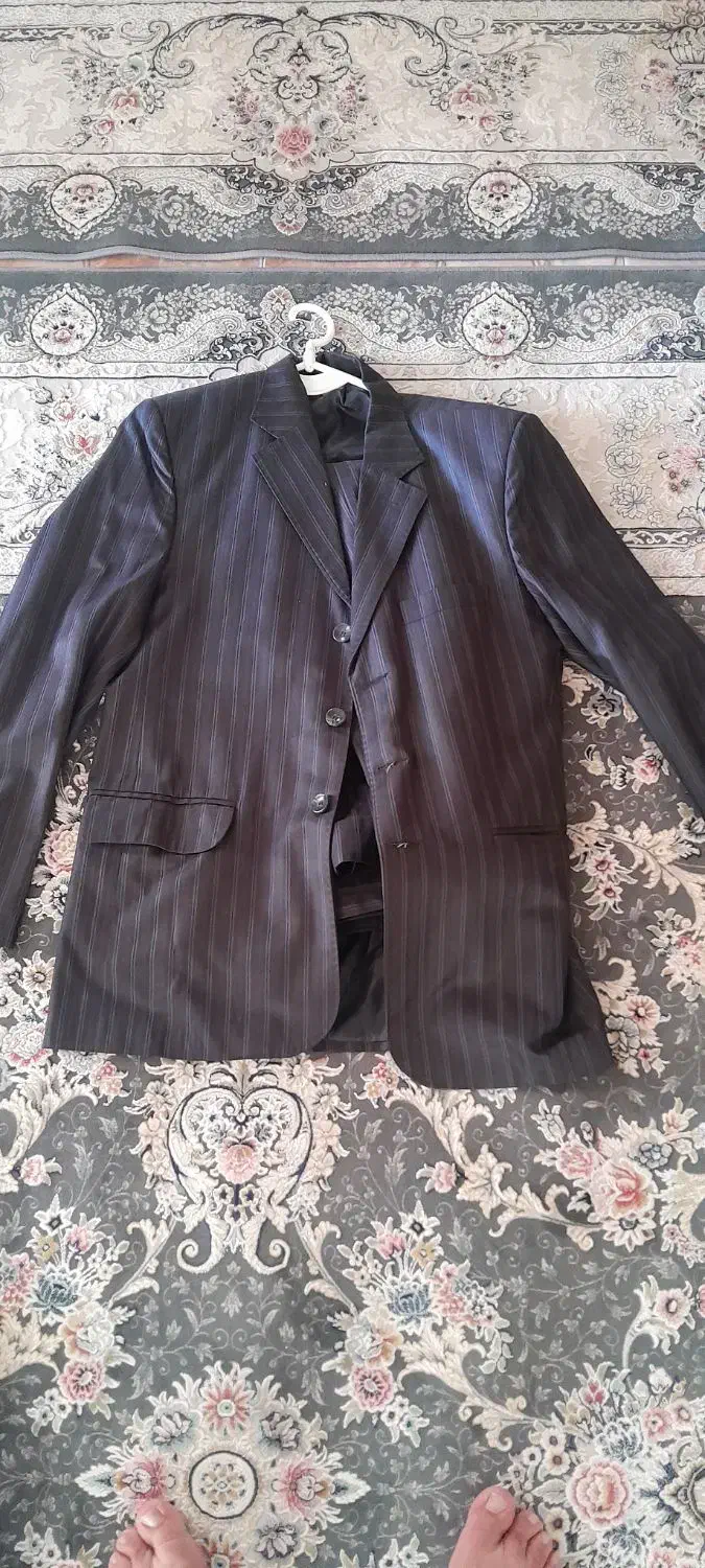 کت وشلوار مردانه|لباس|قم, چهار امامزاده|دیوار