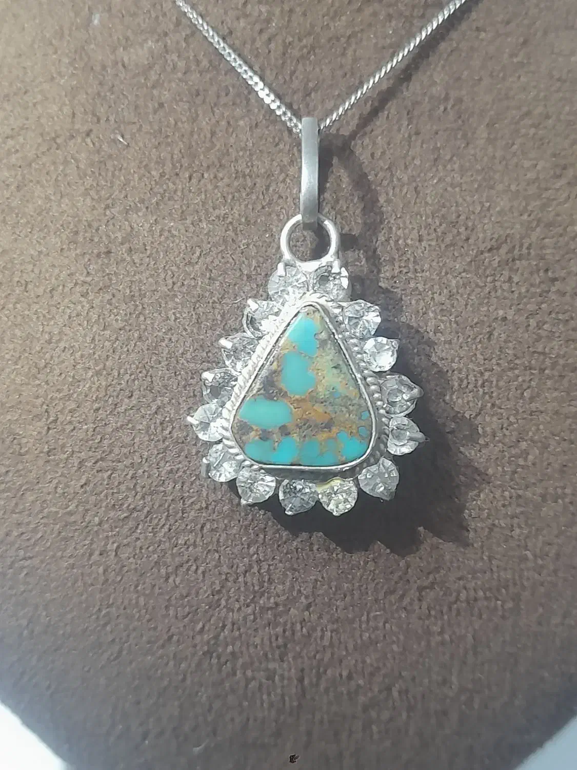 گردنی آویز|جواهرات|اسفراین, |دیوار