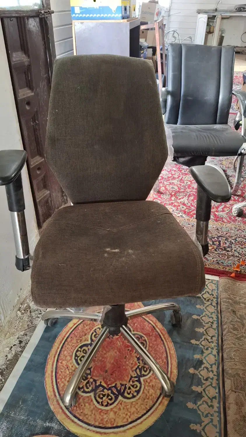 صندلی چرخ دار|صندلی و نیمکت|بم, |دیوار