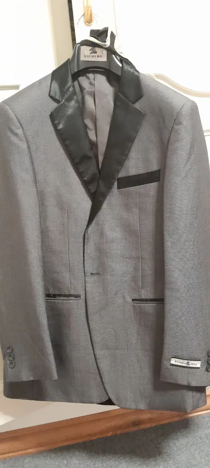 کت و شلوار|لباس|شیراز, نیایش|دیوار