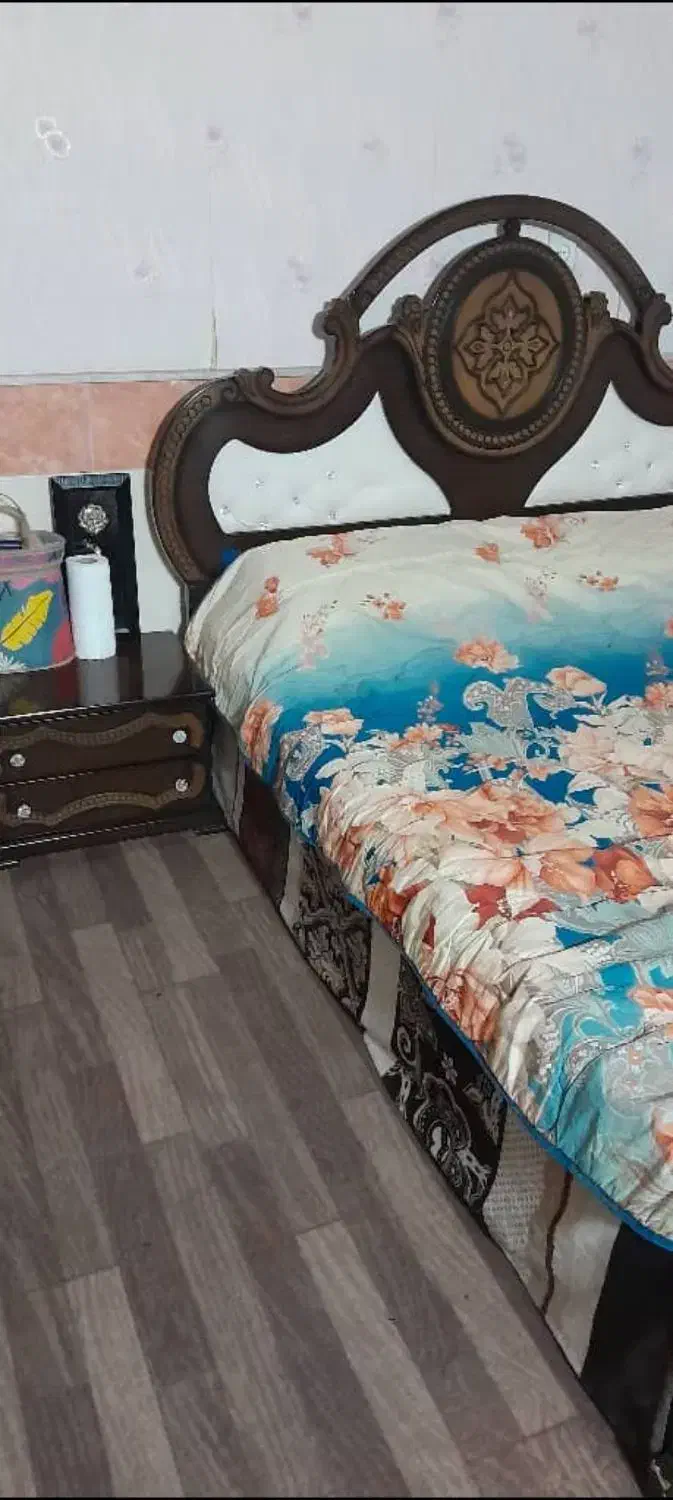 میز ارایش با اینه و نیمکت و ۲عدد پاتختی|تخت و سرویس خواب|قم, شهرک مهدیه|دیوار