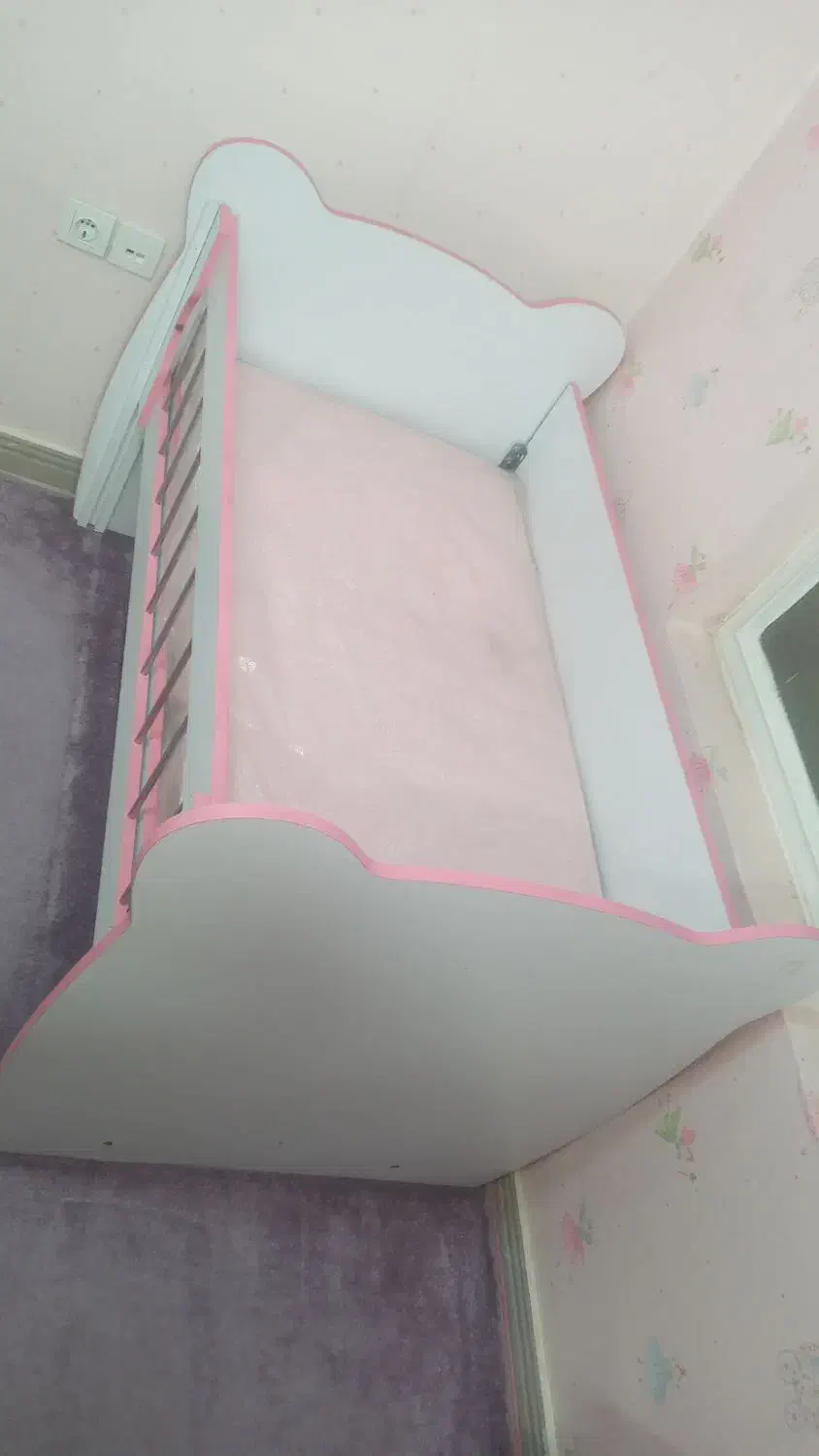 تخت کودک|تخت و صندلی بچه|ری, علایین|دیوار