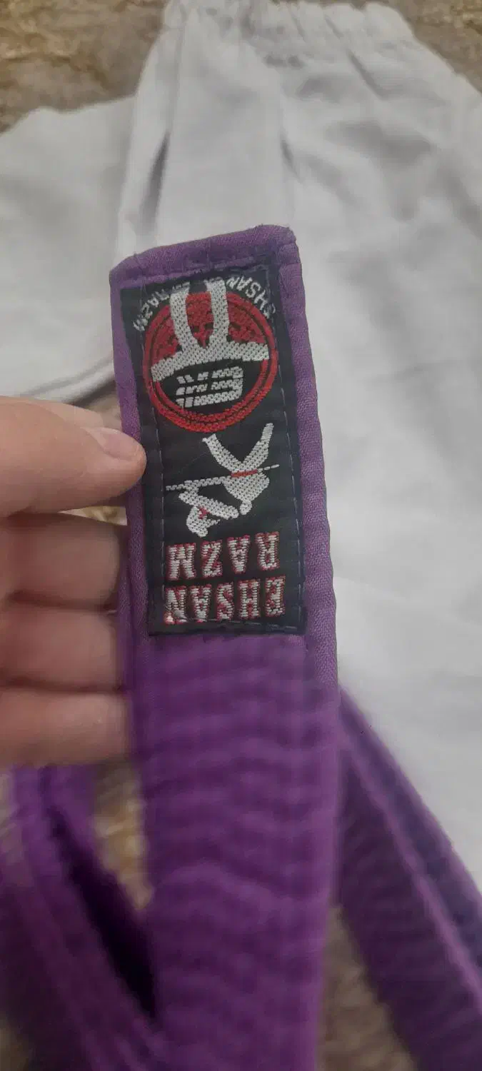 لباس باشگاه با کمربند|لباس|قم, انسجام|دیوار