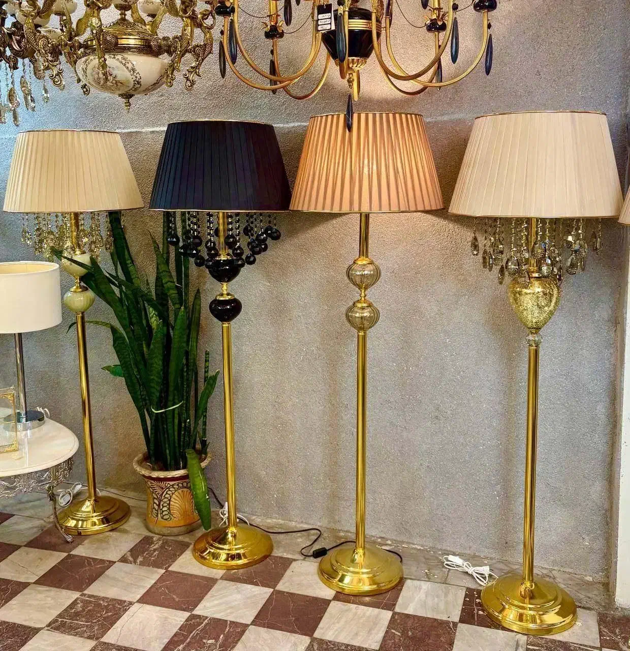 حراج آباژور ایستاده کنار سالنی بمدت محدود|چراغ خواب و آباژور|تبریز, |دیوار