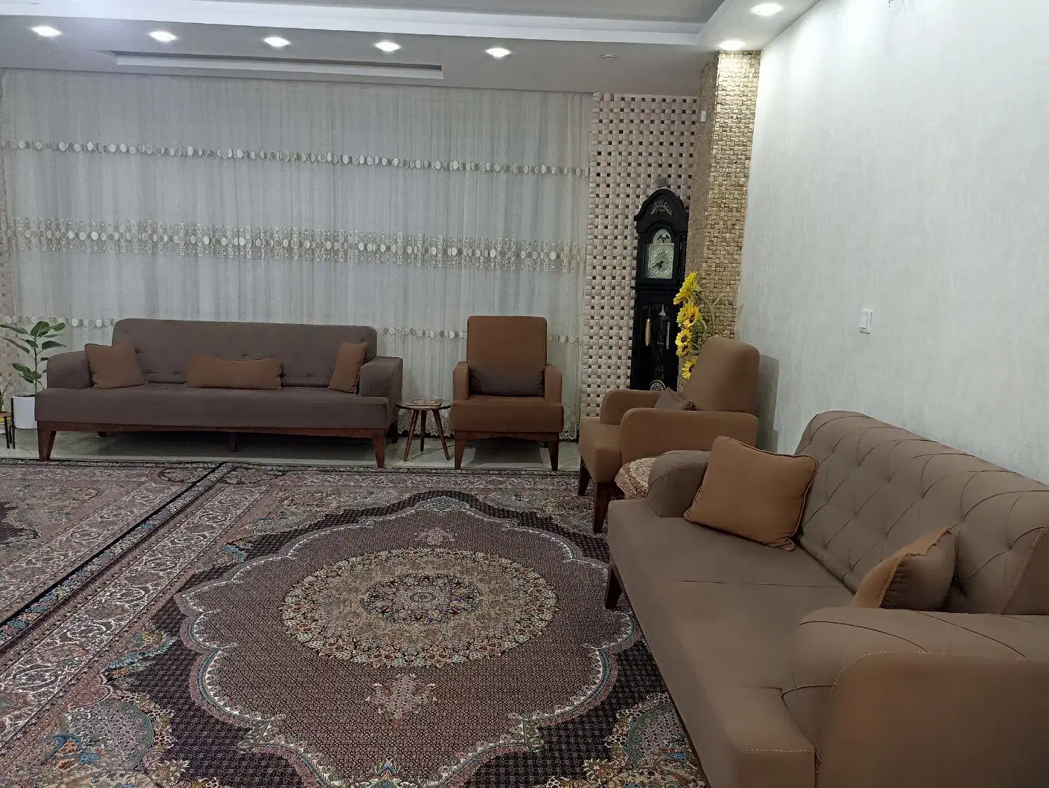 مبل ۷نفره کلاسیک|مبلمان خانگی و میز عسلی|شیراز, لاله|دیوار