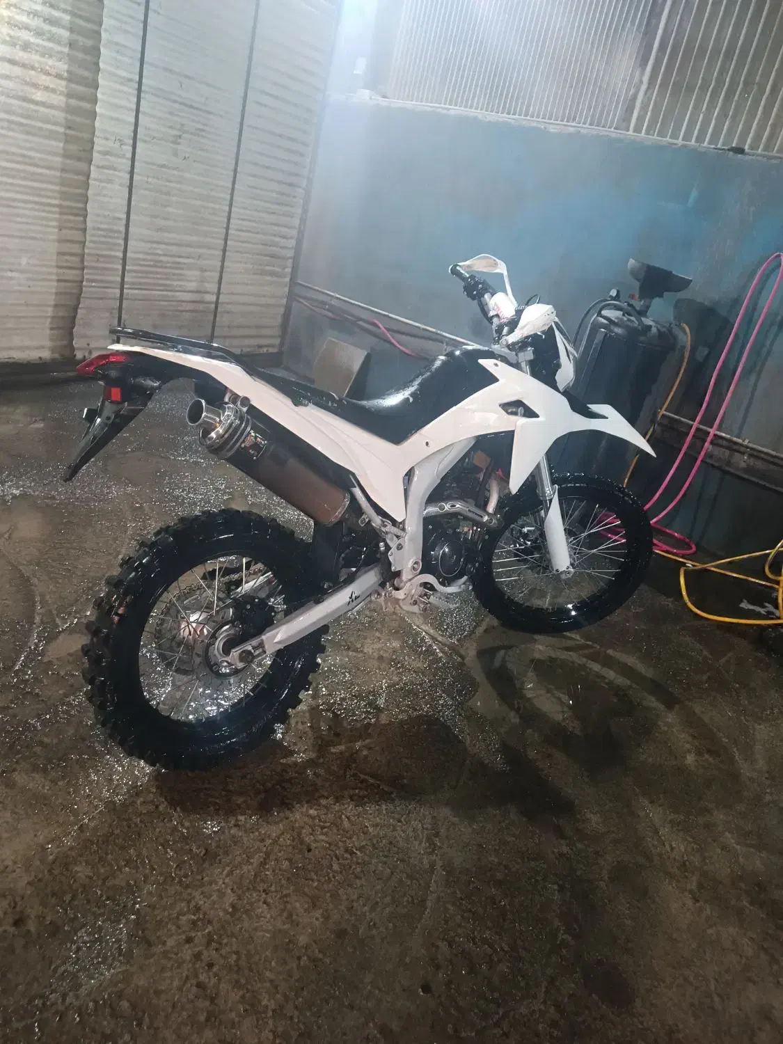 دلتا تریل|موتورسیکلت|اراک, |دیوار